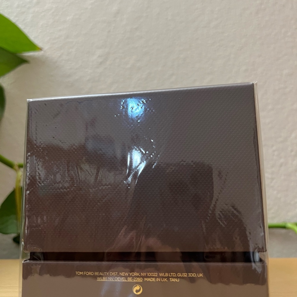 NIB Tom Ford ÉBÈNE FUMÉ CANDLE 5.7cm - Picture 2 of 8